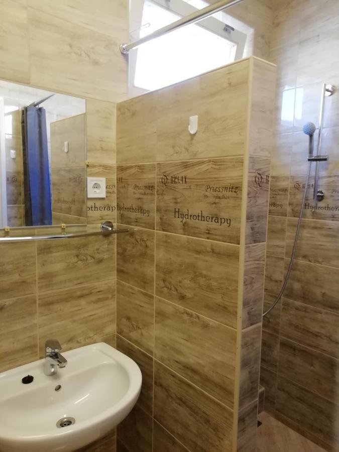 Ferienwohnung Collingo Belvarosi Szallas Kazincbarcika Exterior foto