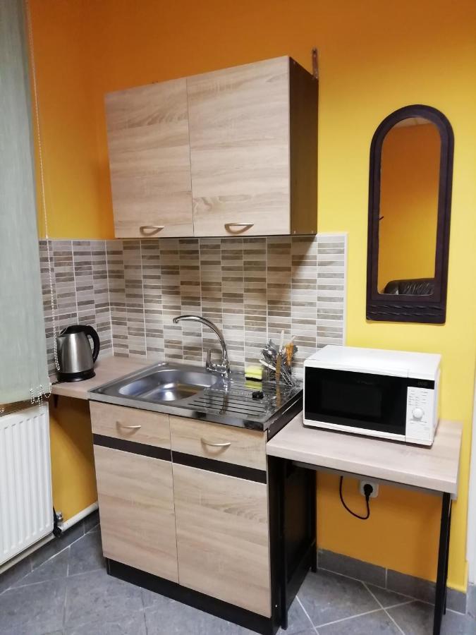 Ferienwohnung Collingo Belvarosi Szallas Kazincbarcika Exterior foto