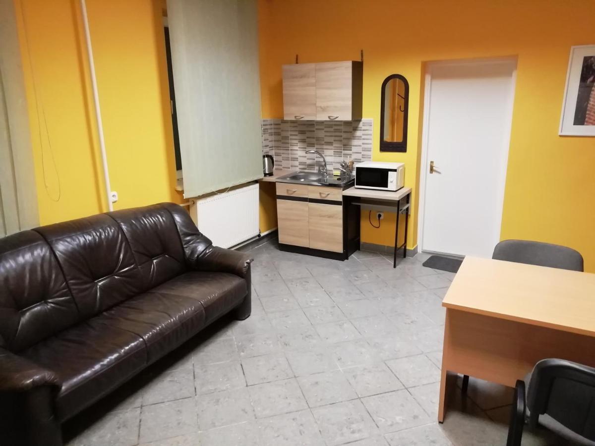 Ferienwohnung Collingo Belvarosi Szallas Kazincbarcika Exterior foto