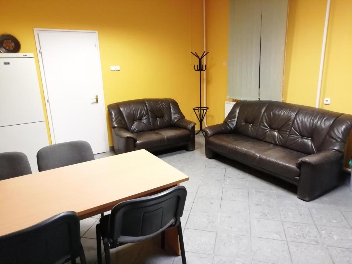 Ferienwohnung Collingo Belvarosi Szallas Kazincbarcika Exterior foto