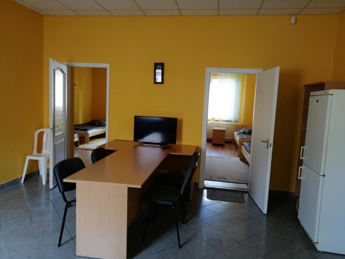 Ferienwohnung Collingo Belvarosi Szallas Kazincbarcika Exterior foto