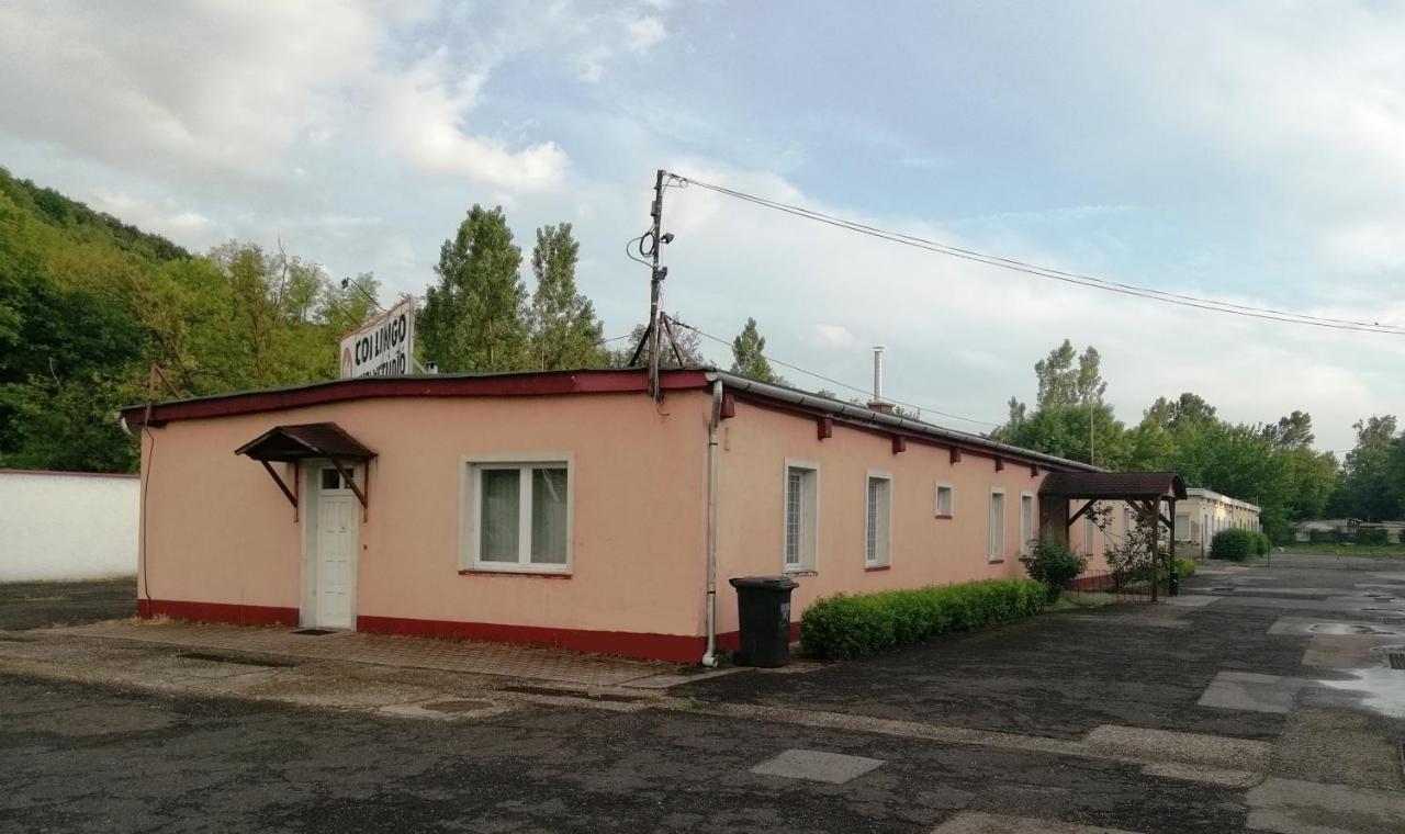 Ferienwohnung Collingo Belvarosi Szallas Kazincbarcika Exterior foto