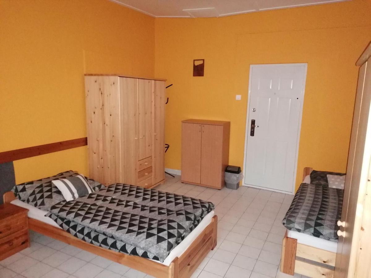 Ferienwohnung Collingo Belvarosi Szallas Kazincbarcika Exterior foto