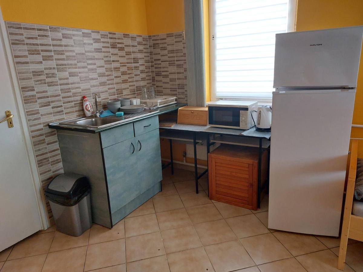 Ferienwohnung Collingo Belvarosi Szallas Kazincbarcika Exterior foto